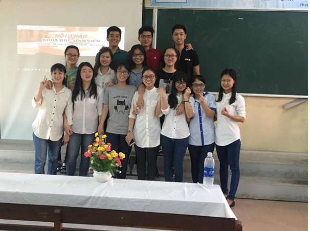 Lớp Marketing chúng mình tham gia hội thảo NCKH